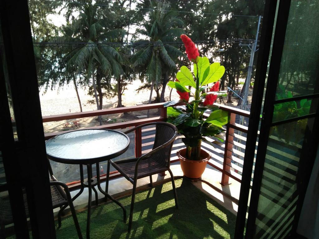 Rayong Sea View Apartment Ban Chak Phai Екстериор снимка